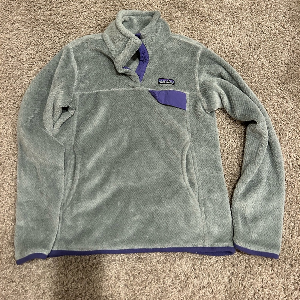 Patagonia gray and purple fleece pullover size Small, Great condition